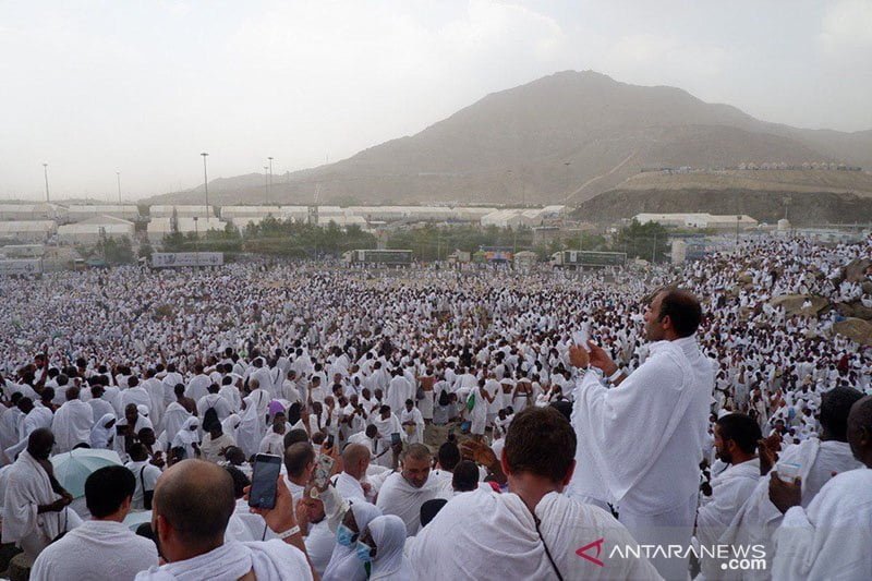 Jamaah Laksanakan Wukuf, Puncak Ibadah Haji, di Arafah pada 8 Juli 2022