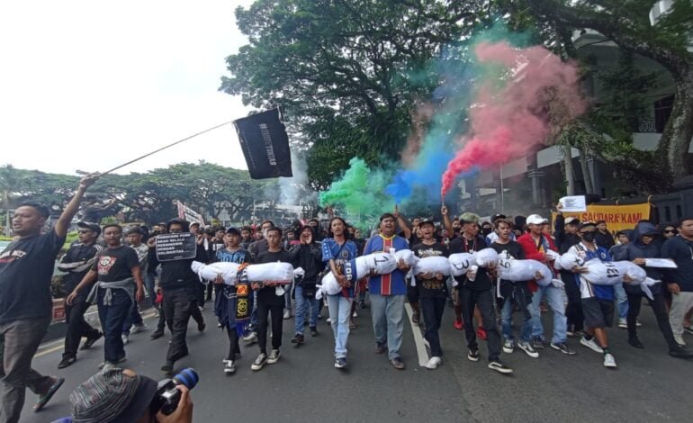 Buntut Tragedi Kanjuruhan, Aremania Demo Lagi