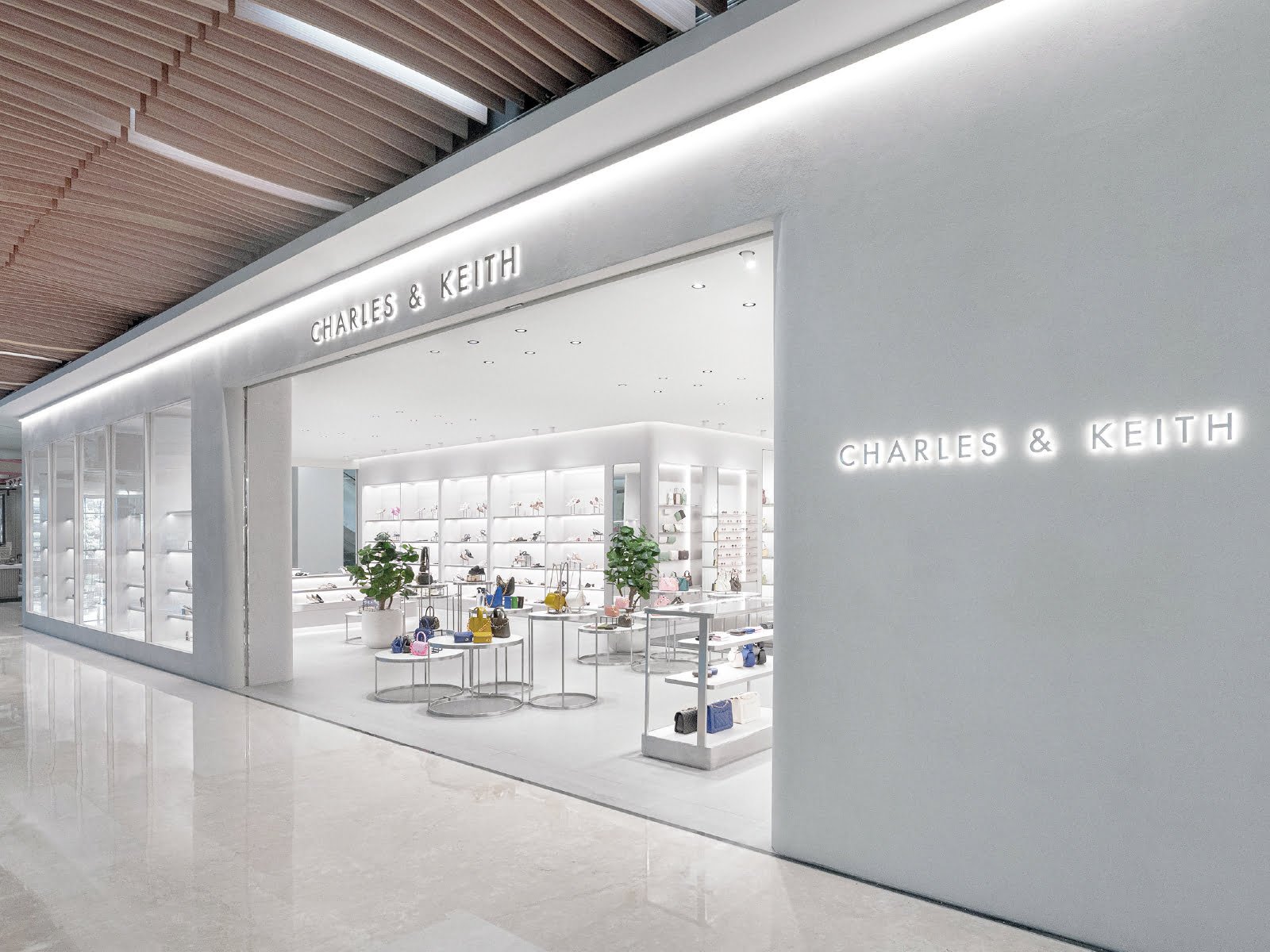 Pembukaan Toko Terbaru Charles & Keith Indonesia Bertema Season of Wonder