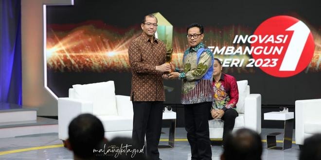 Wali Kota Malang Sutiaji menerima Penghargaan Inovasi Membangun Negeri 2023 untuk kategori Pusat Edukasi dan Pengembangan Ekonomi Kreatif