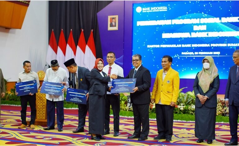 Bank Indonesia Sumbar Beri 75 Mahasiswa UNAND Beasiswa