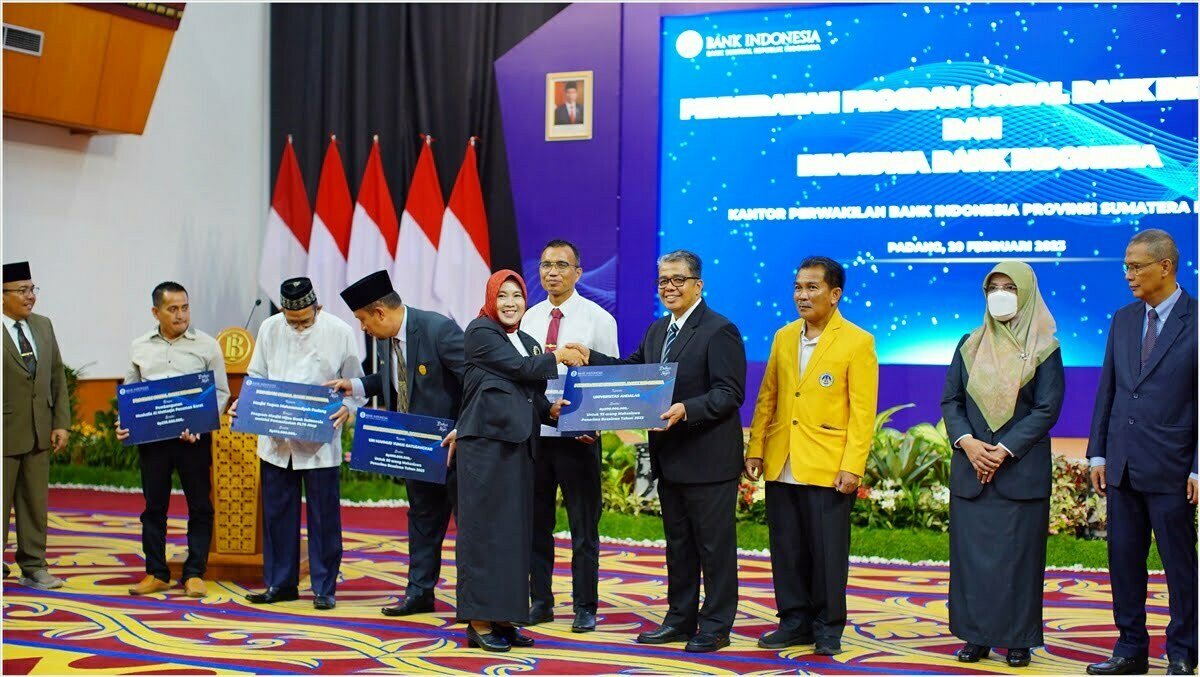 Bank Indonesia Sumbar Beri 75 Mahasiswa UNAND Beasiswa