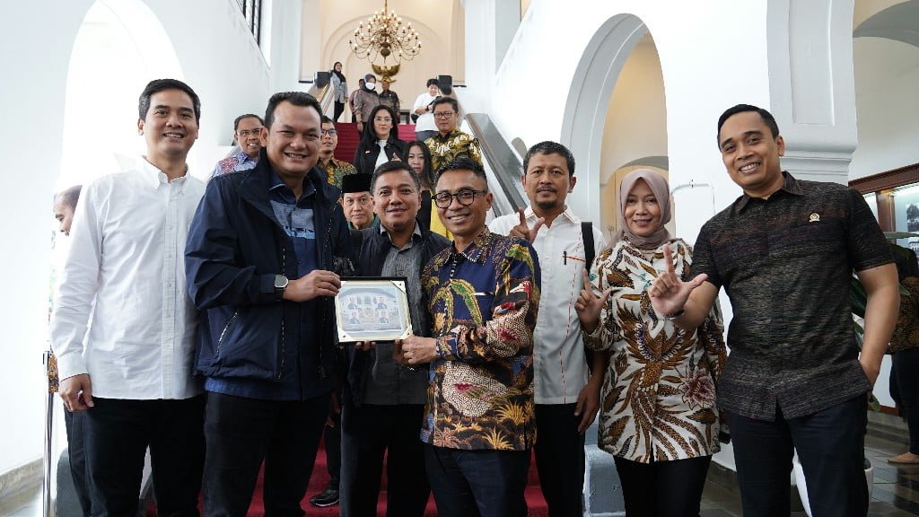 Pos Indonesia: Logistik BUMN Berbasis Digital Platform dan Green Energy