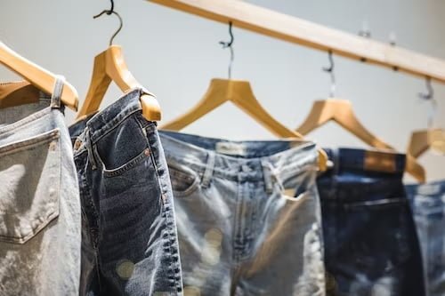 Seberapa Sering Kita Harus Mencuci Jeans?