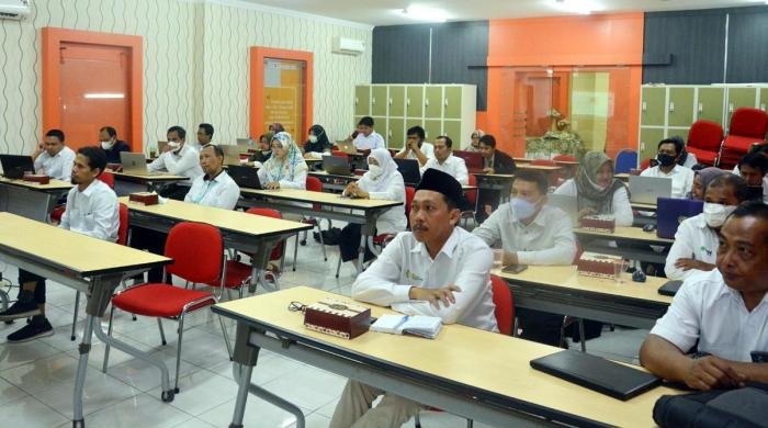 Pelatihan  Menulis Karya Ilmiah bagi TENDIK