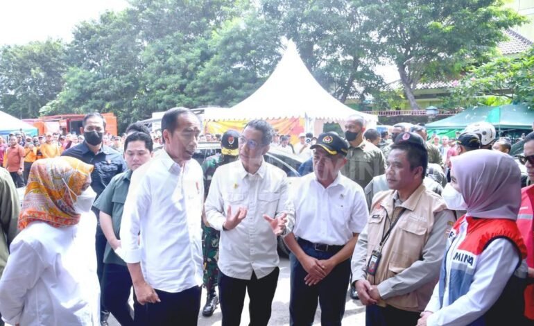 Jokowi Kunjungi Posko Pengungsian Plumpang