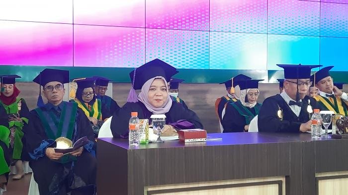 Prof. Rifa dekan fakultas psikologi dikukuhkan menjadi salah satu guru besar