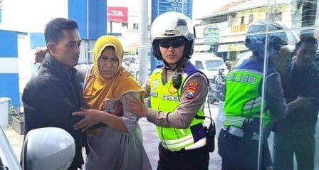 Padatnya Arus Mudik, Seorang Ibu Hendak Melahirkan Dievakuasi
