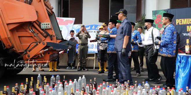 Polresta Malang Musnahkan1.300 Barang Bukti Minuman Keras