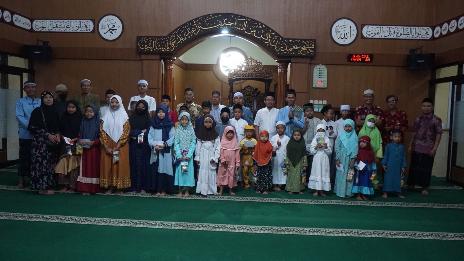 Masjid Al Ihsan SPI Santuni Anak Yatim dan Kaum Dhuafa