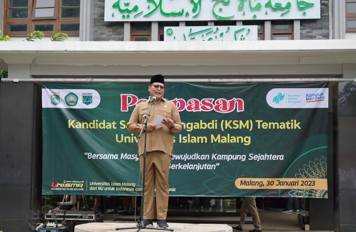 WAKIL BUPATI MALANG MELEPAS 713 MAHASISWA KSM UNISMA