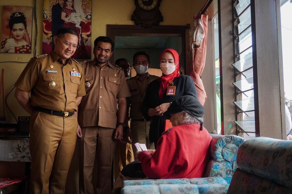 Dinas sosial Kota Batu Salurkan Bantuan Sosial