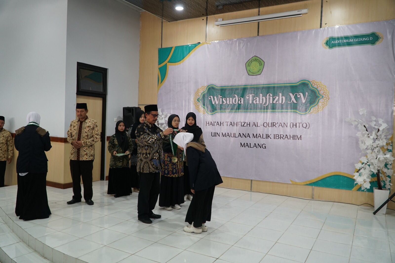 Mengukir Prestasi Luar Biasa: Wisuda Tahfizh XV Mahasiswa UIN Malang dalam Penghafalan Al-Qur’an