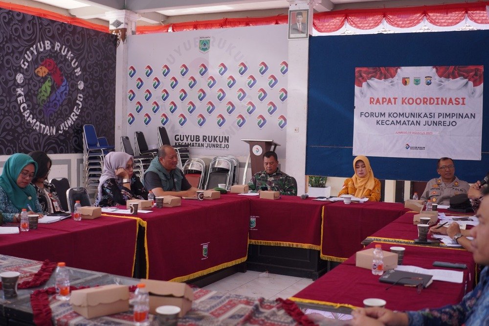 Forum Komunikasi Pimpinan Kecamatan Junrejo Bersatu dalam Penanganan Sampah: Komitmen dan Langkah Bersama