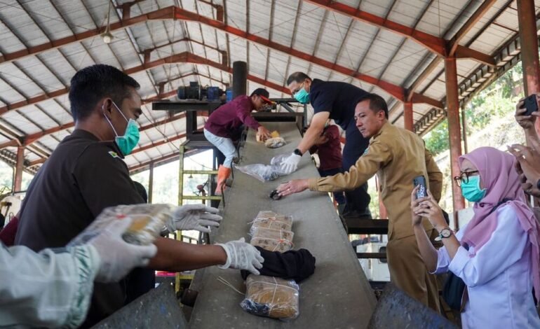 Pemusnahan Barang Bukti Narkotika dan Tindak Pidana Umum oleh Wali Kota Batu dan Kejaksaan Negeri Kota Batu dalam Rangkaian Hari Bhakti Adhyaksa ke-63