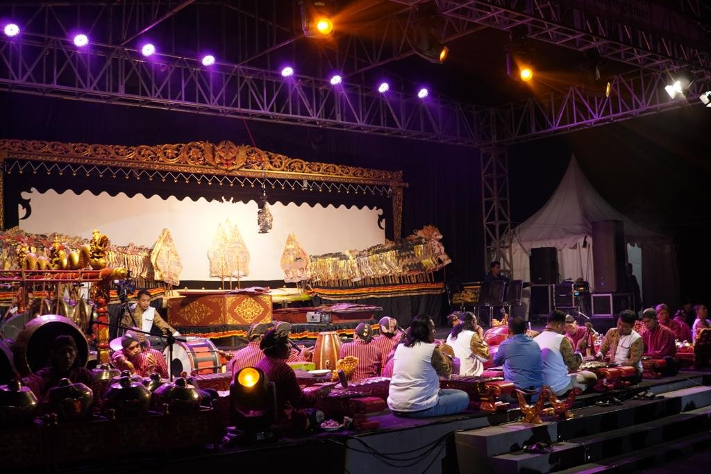 Pagelaran Wayang Kulit di Kelurahan Temas dalam Rangka Selamatan ke-169