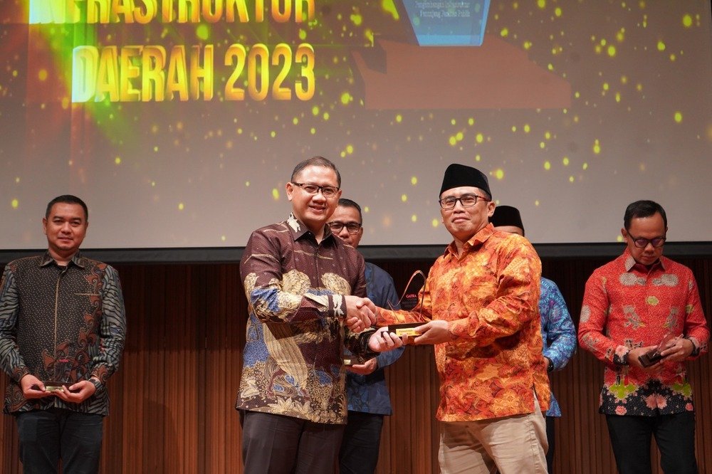 Pj. Wali Kota Batu Raih Penghargaan GATRA Apresiasi Infrastruktur Daerah 2023