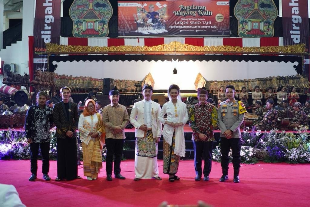 HUT ke-22 Kota Batu: Pagelaran Wayang Kulit dan Semarak Kembang Api