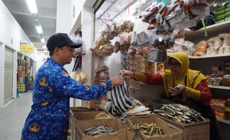 Ribuan ASN Belanja di Pasar Induk Among Tani