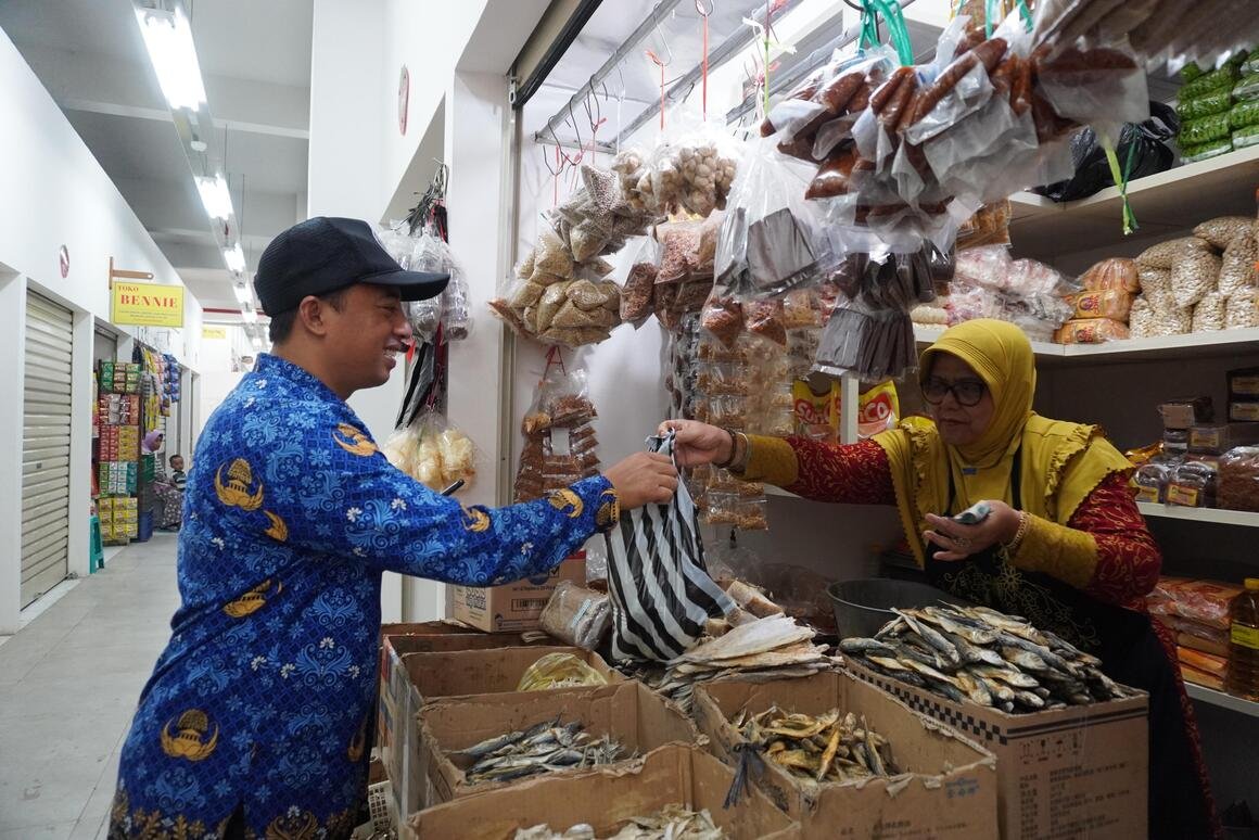 Ribuan ASN Belanja di Pasar Induk Among Tani