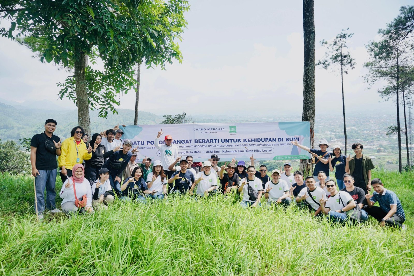 Accor Hotels Group Malang Raya Tanam 100 Pohon untuk Selamatkan Bumi