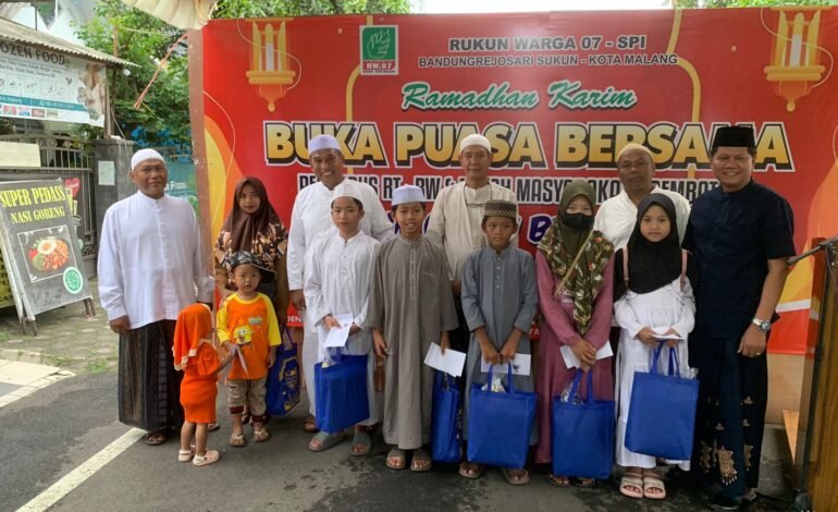 Santunan Ramadhan: Pengurus RW 7 SPI Peduli Anak Yatim dan Kaum Duafa