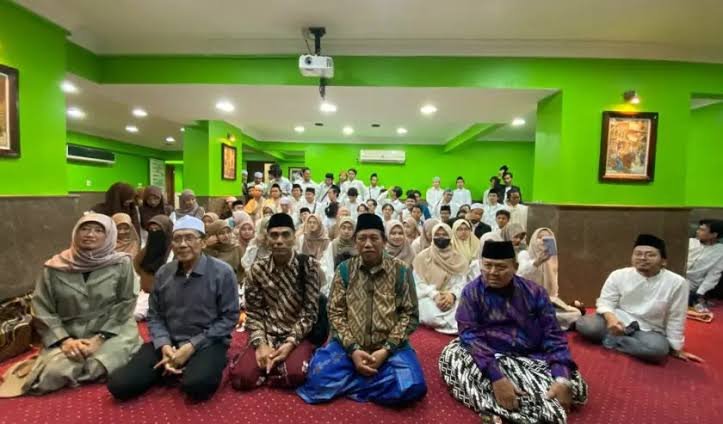 Pemprov Jatim Luncurkan Program Beasiswa untuk Santri