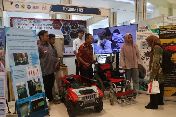 Mahasiswa UNEJ Kenalkan Kursi Roda Pintar