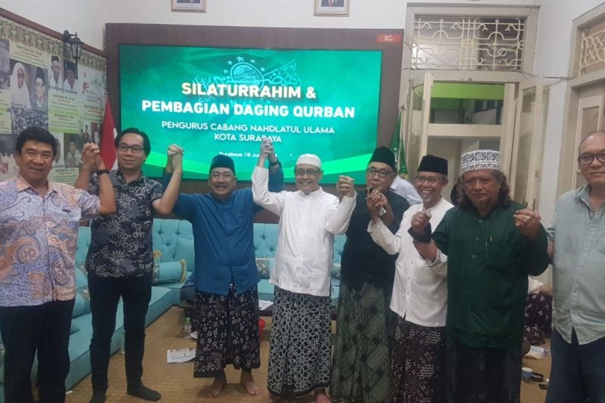 PCNU Surabaya juga Membagikan Daging Kurban kepada Warga Non-Muslim