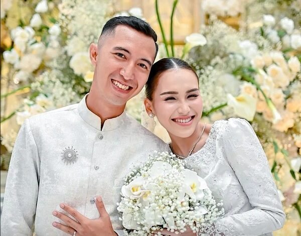 Potret Lika-liku Perjalanan Karir dan Cinta Ayu Ting-ting