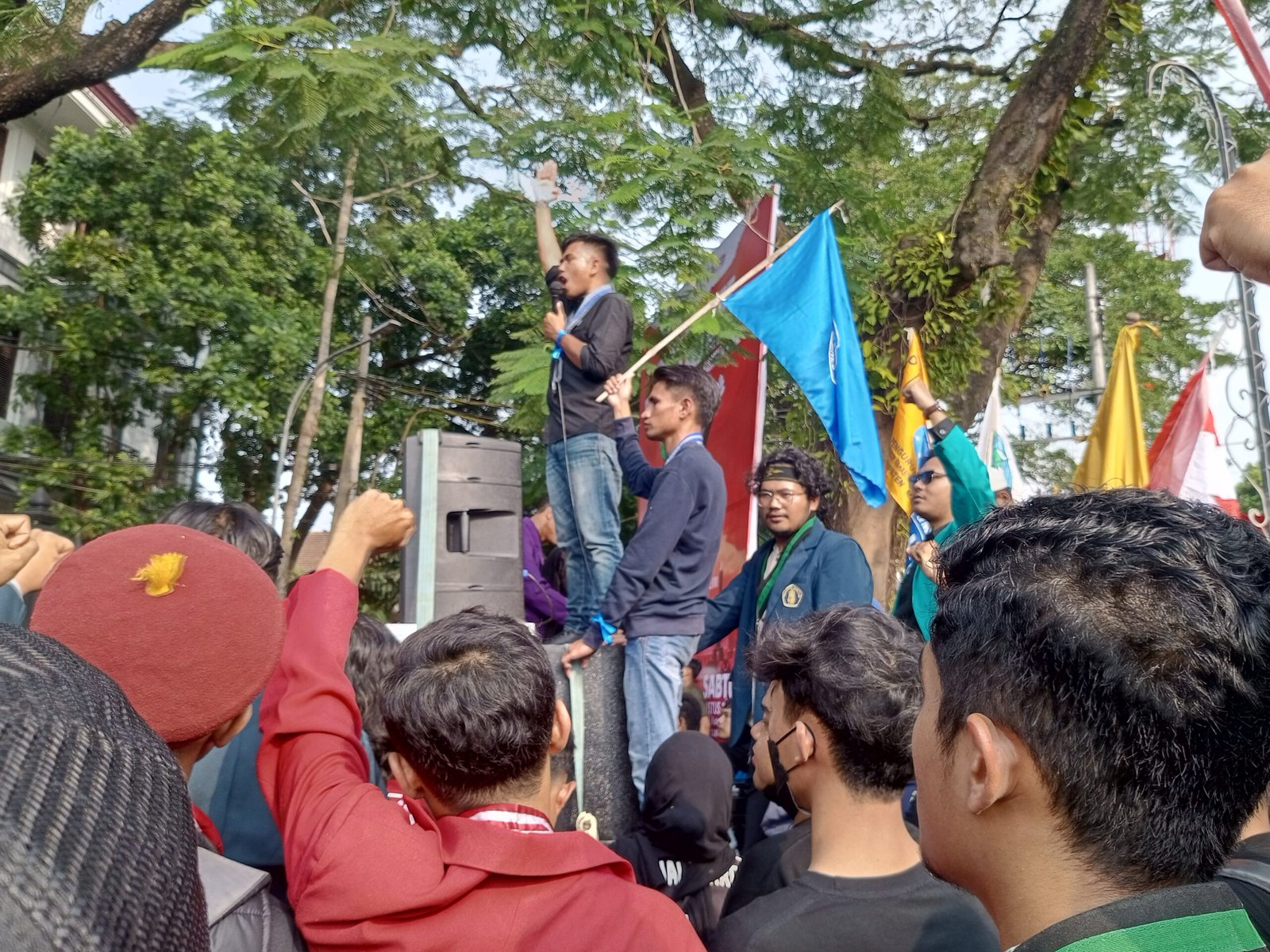 Ribuan Massa di Kota Malang Gelar Aksi Unjuk Rasa Kawal Putusan MK