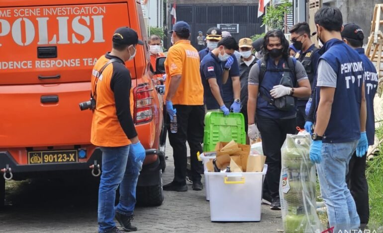 Polisi Temukan Bahan Peledak Saat Geledah Rumah Terduga Teroris di Kota Batu