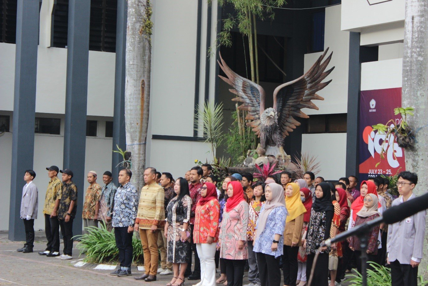 Perkuat Nasionalisme, Para Sivitas Akademika Merayakan Kemerdekaan RI