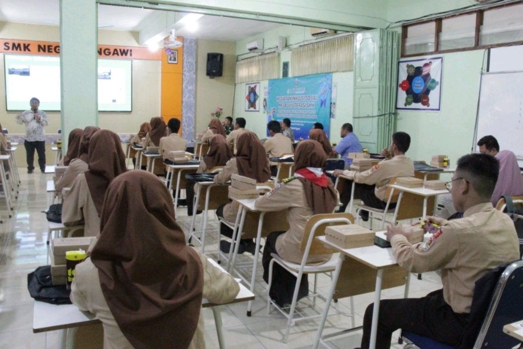 Mendorong Inklusi Sosial dan Semangat Kewirausahaan di SMK Melalui Literasi Digital
