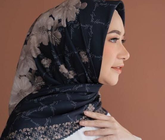 Hijab segi empat motif