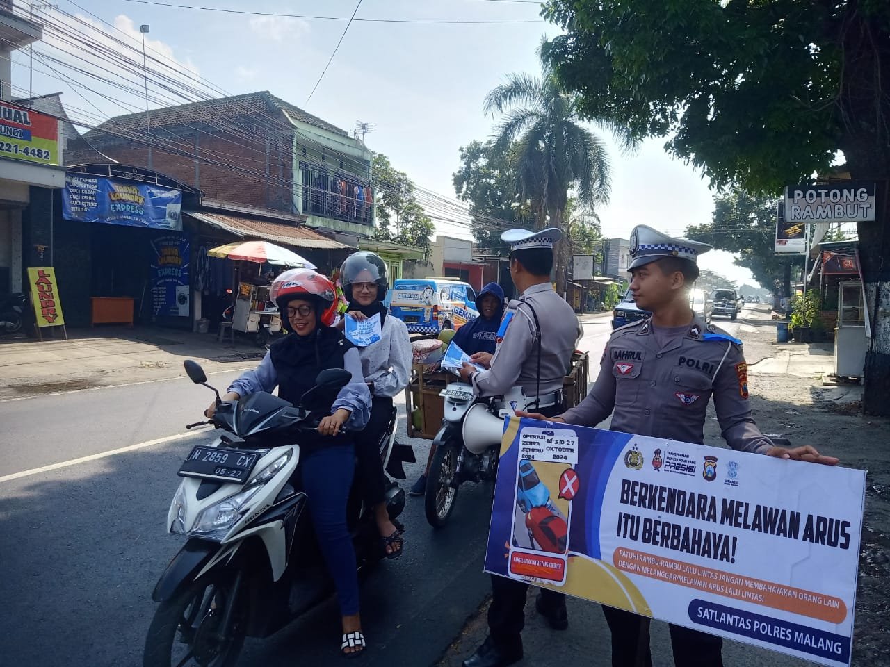 Polres Malang dan Forkopimda Lakukan Sosialisasi Keselamatan Berkendara dalam Operasi Zebra Semeru 2024