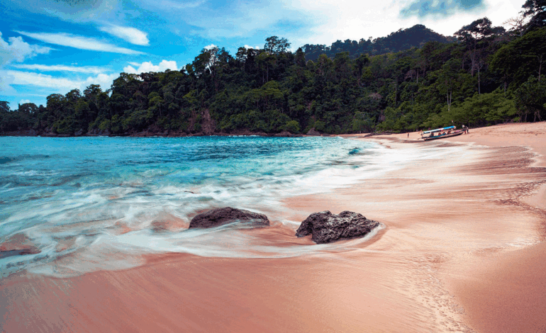 Pantai Favorit Untuk Suasana Santai Di Jawa Timur