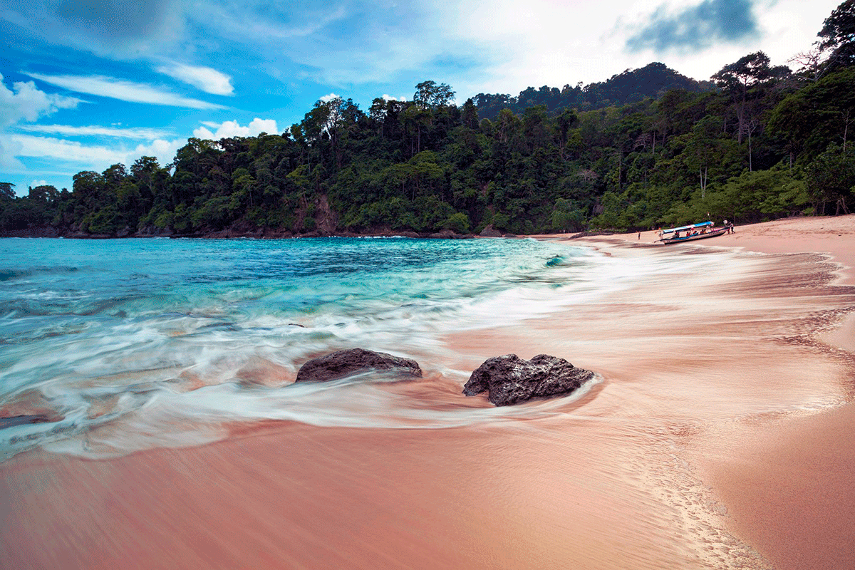 Pantai Favorit Untuk Suasana Santai Di Jawa Timur