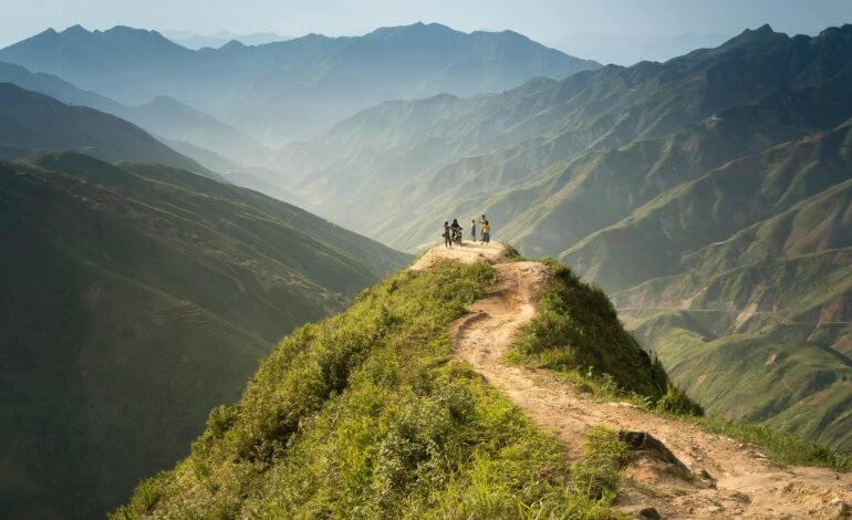 Gunung Dengan View Tercantik di Indonesia