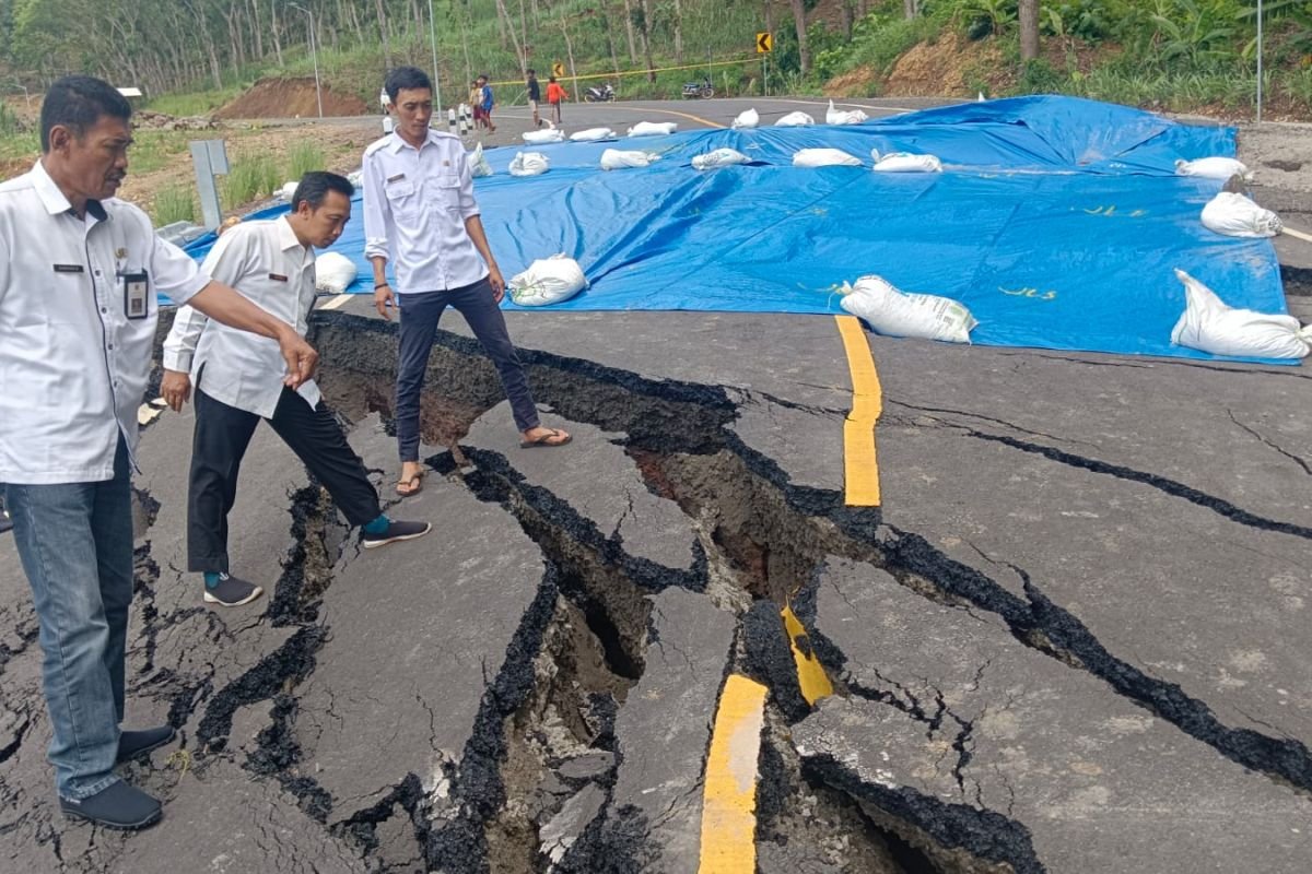 Pemkab Malang Melaporkan Putusnya Jalur Lintas Selatan akibat Longsor ke Pemerintah Pusat