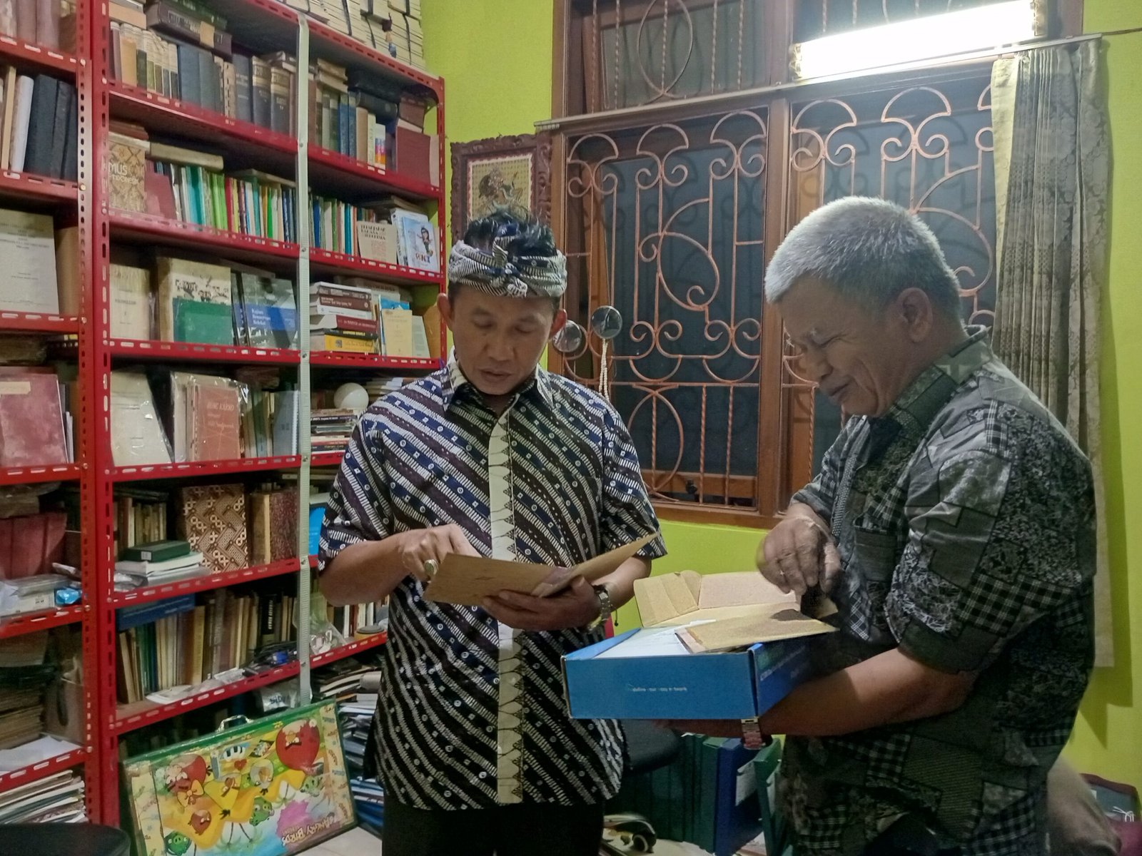 Bincang Literasi Manuskrip Kuno bersama Pak Edi dan Prof. Oman