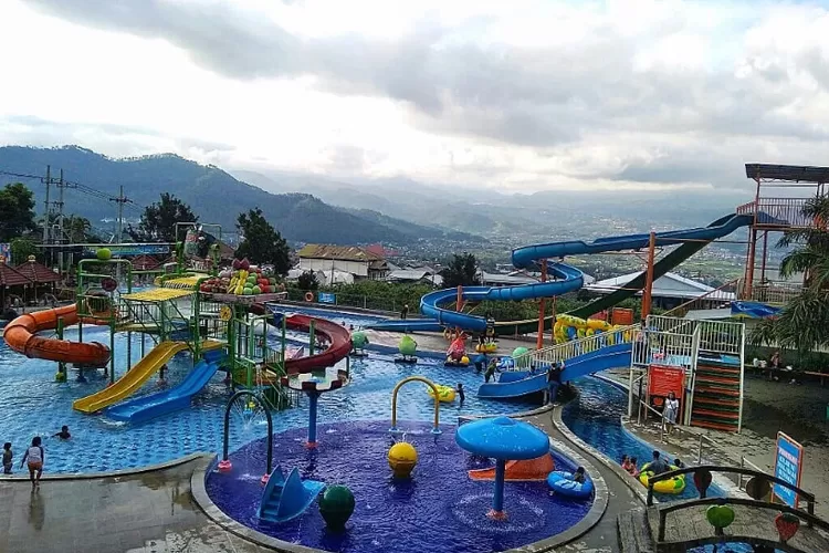 Tips Hemat Berlibur Ke Waterpark Di Jawa Timur