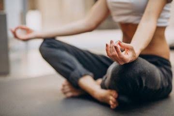 Yoga untuk Pemula: Cara Memulai Perjalanan Kesehatan Mental