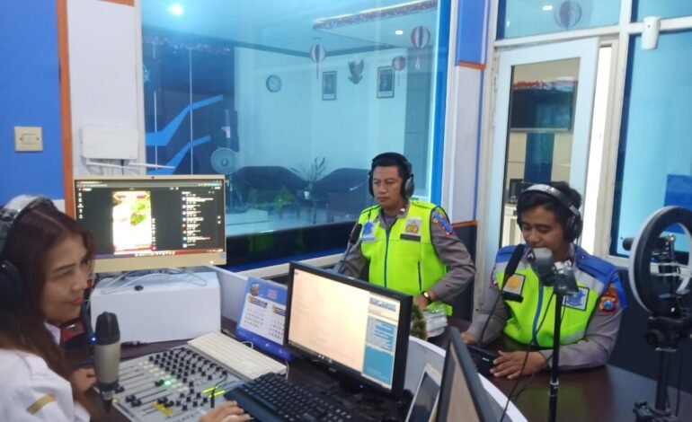 Polres Malang Edukasi Keselamatan Berlalu Lintas Lewat Radio dalam Operasi Keselamatan Semeru 2025