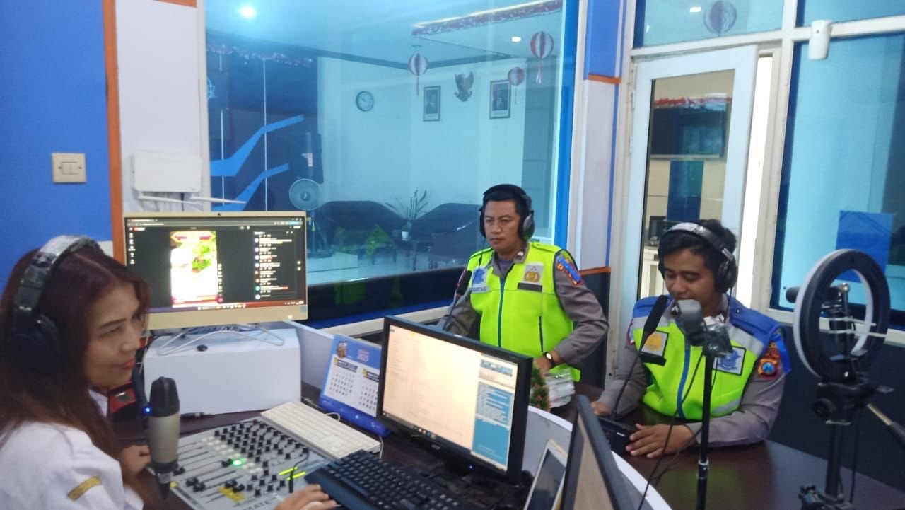 Polres Malang Edukasi Keselamatan Berlalu Lintas Lewat Radio dalam Operasi Keselamatan Semeru 2025