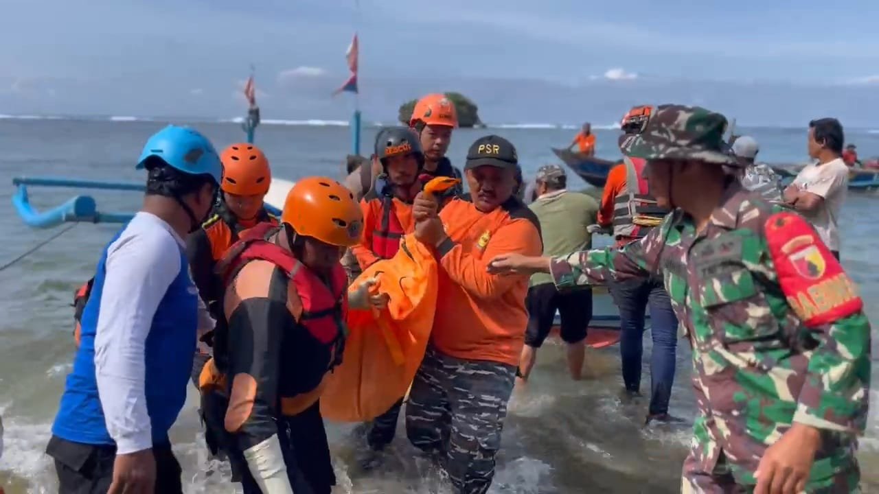 Nelayan Pencari Ikan Tenggelam Di Pantai Kondang Merak Malang Ditemukan