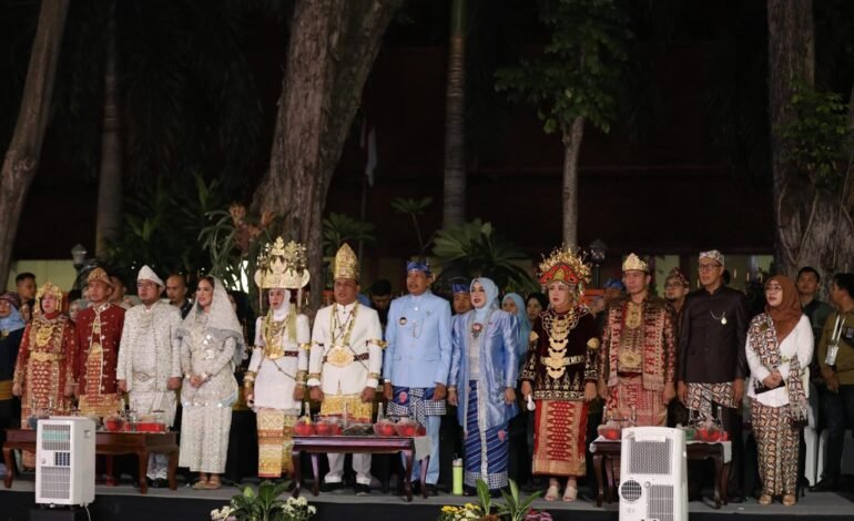 Atraksi Bantengan hingga Maskot Sima, Kota Malang Pukau Pawai Budaya APEKSI Surabaya!