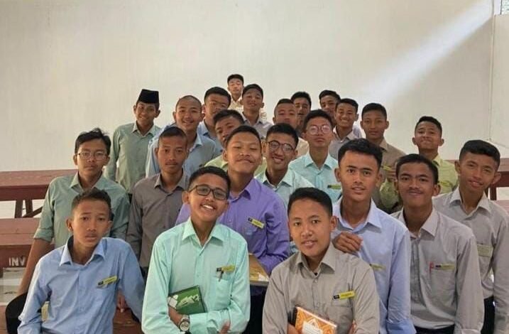 Dari Lulusan Pondok ke ITS: Riyadh, Santri PMD Gontor Asal Malang yang Tembus Teknik Kimia