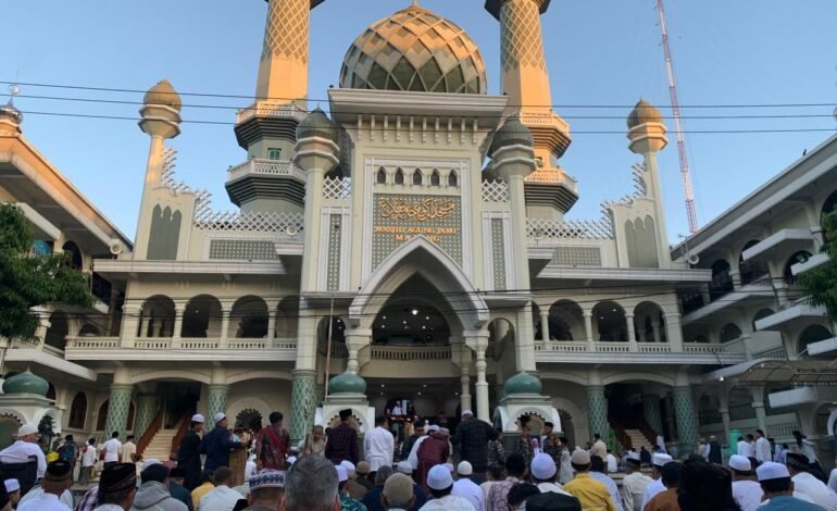 KH Muhammad Faiz Syukron Makmum Ajak Umat Teladani Nabi Ibrahim dalam Salat Idul Adha di Masjid Agung Jami’ Malang