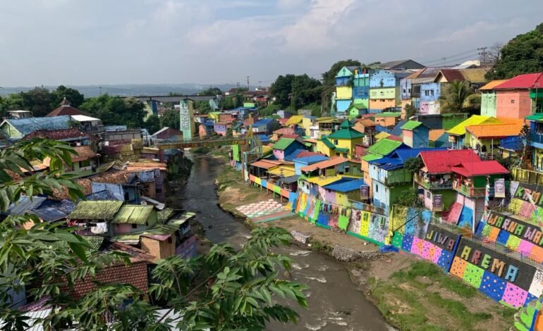 Wali Kota Malang Tinjau Repaint Kampung Warna-Warni Jodipan, Target Rampung Jelang Porprov IX Jawa Timur
